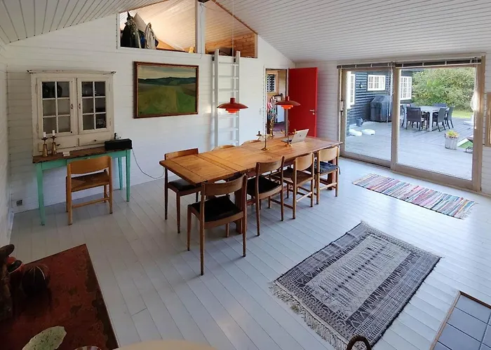 Atmosphere And Space At The By Σπίτι διακοπών *