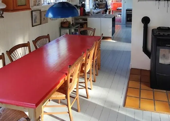 Atmosphere And Space At The By Σπίτι διακοπών *